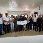 Deputada entrega R$ 200 mil para o Lar do Idoso de Jaru